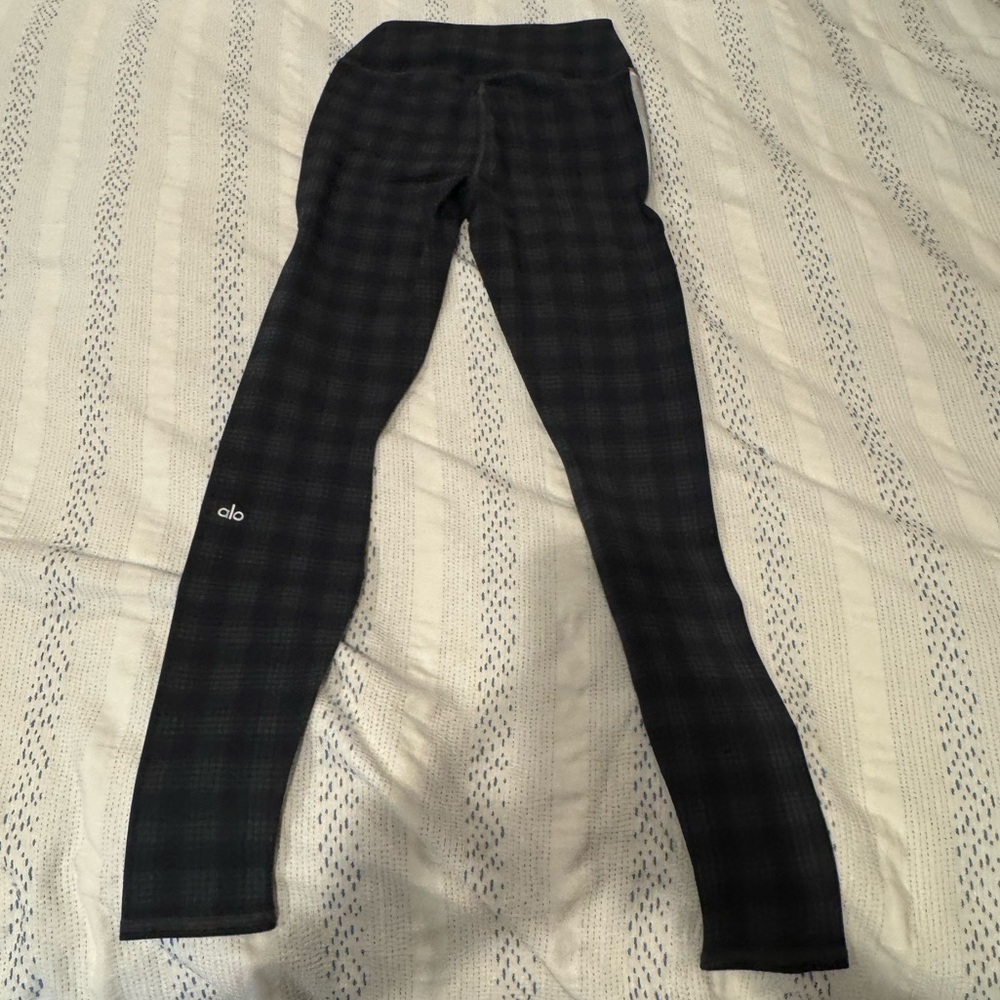 Alo vapor leggings in plaid and reflective stripe size m - Picture 2 of 3